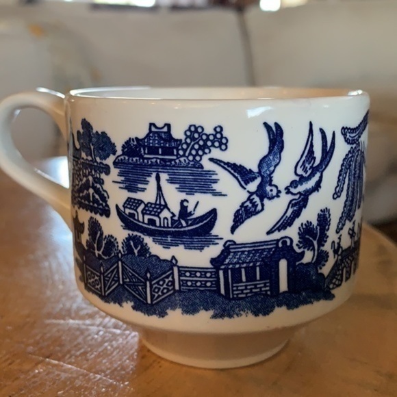 Vintage Churchill Blue Willow Ware set of 4 Tea Cups - Picture 5 of 14